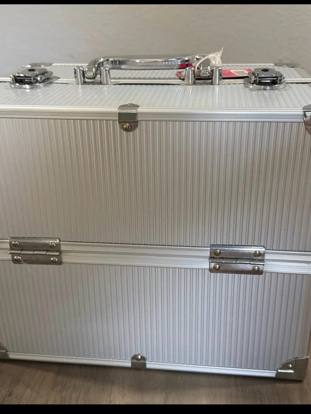 Makeup Beauty Case London SOHO New York New W/Tags Key Included Silver Organizer